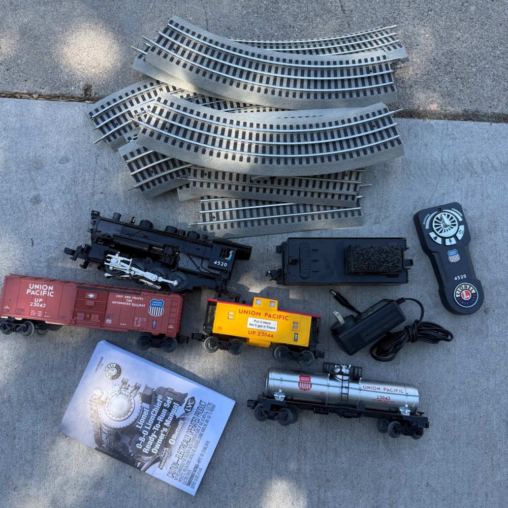 Lionel O Gauge Union Pacific Flyer 0-8-0 LionChief Train Set Remote Bluetooth